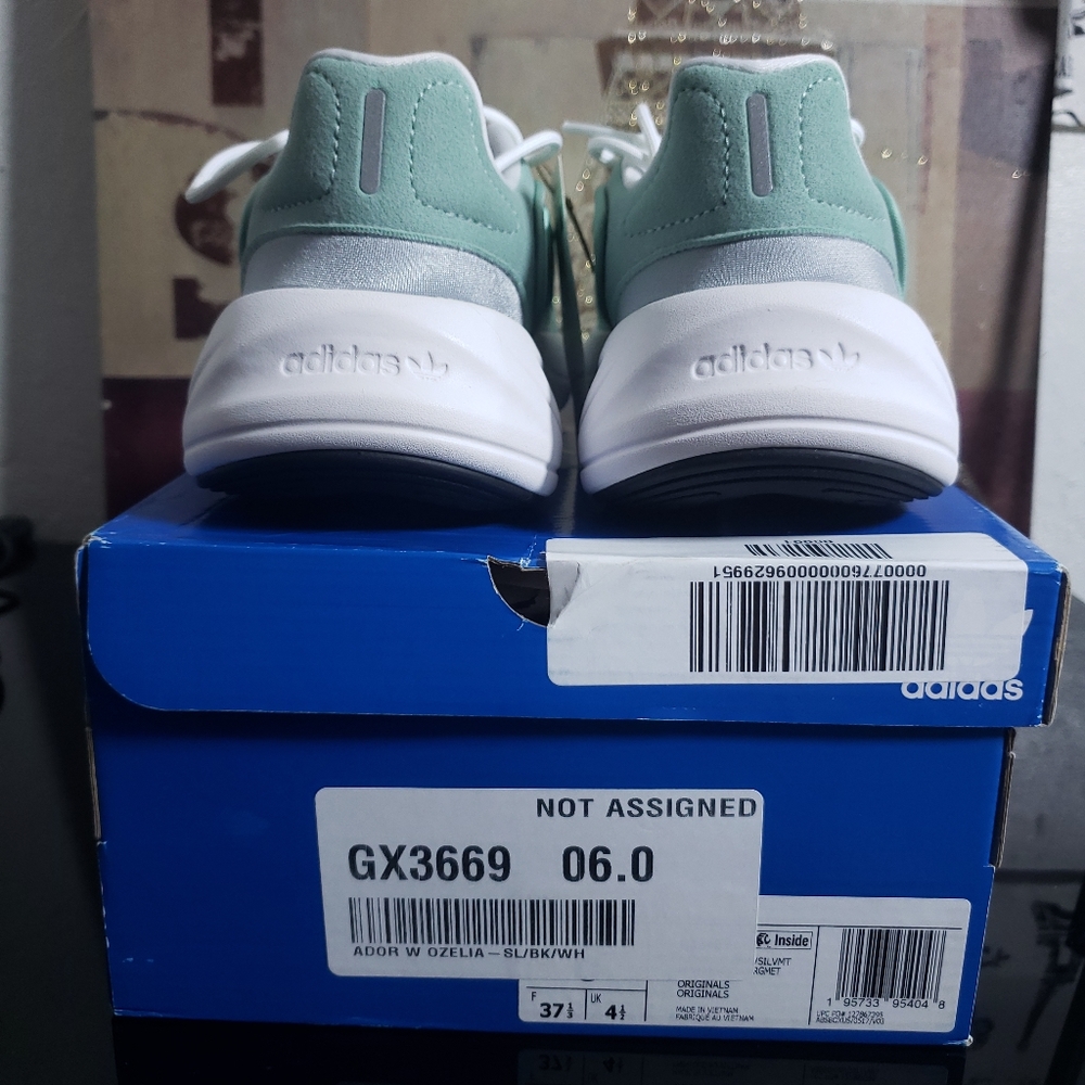 Adidas Originals Ozelia - Picture 3 of 8